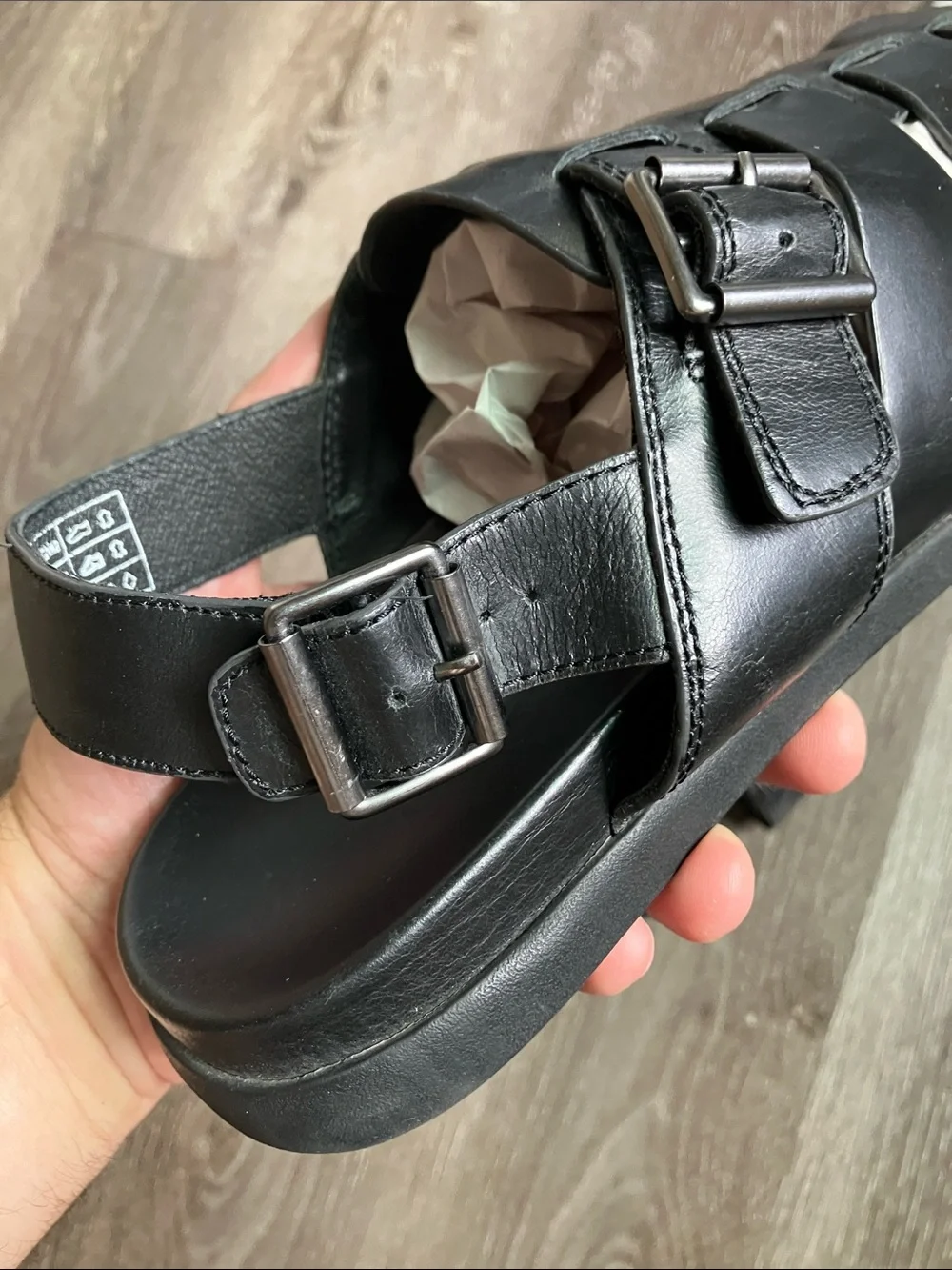 Vionic Men's Black Leather Fisherman Sandals